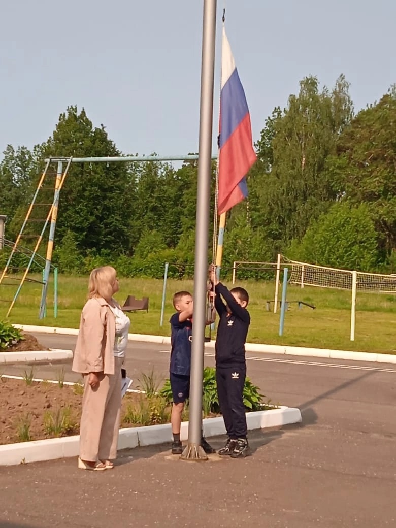Открытие лагеря с дневным пребыванием «Радуга».