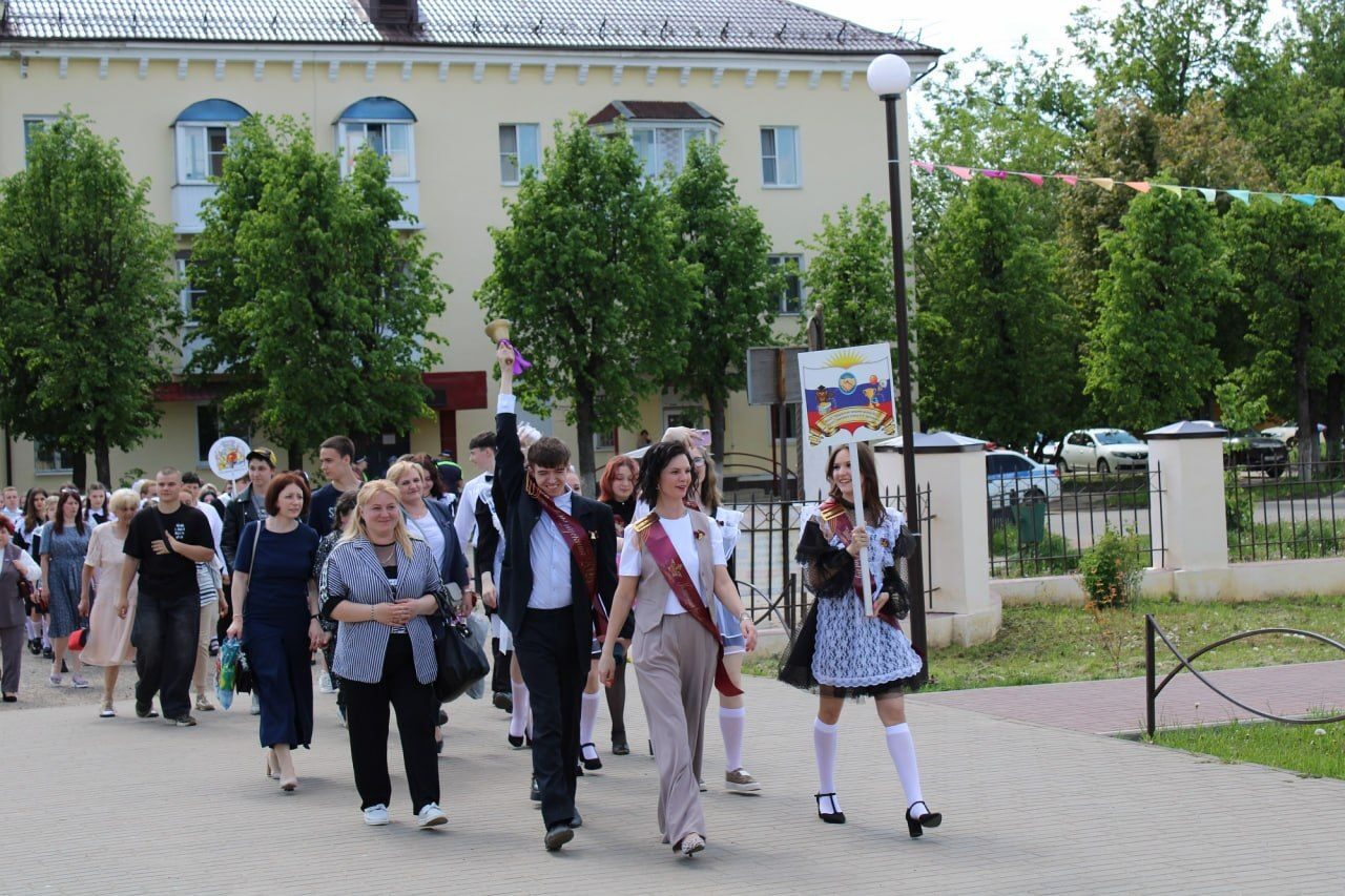 Последний звонок в нашей школе.
